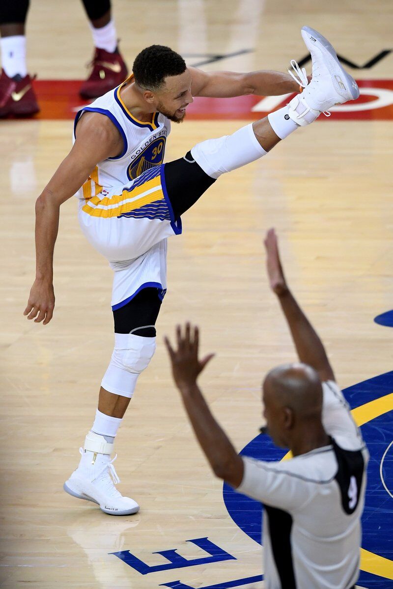 库里重返赛场，领先优势明显首场状态出色，切尔西观众沸腾！的简单介绍